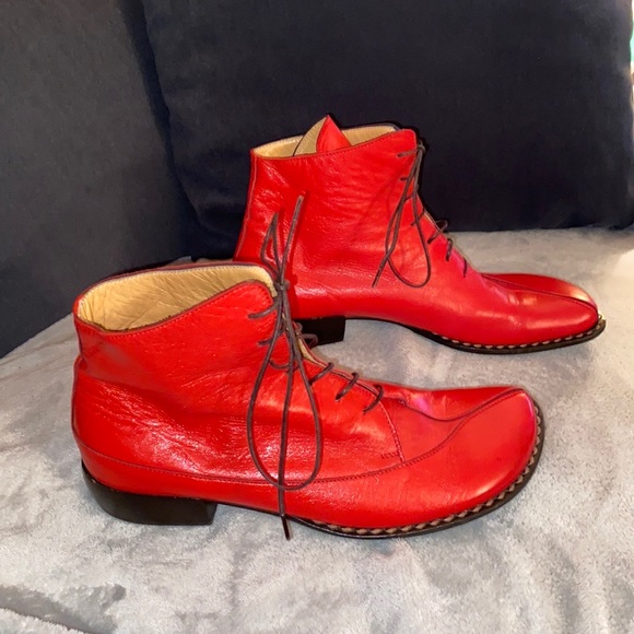 Shoe Color’s” Red Leather Lace up Bootie. - Picture 2 of 9